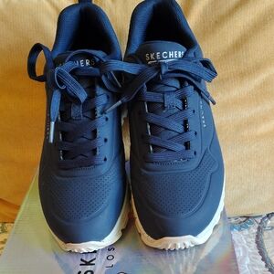 Like New! Skechers UNO Rugged Spotted Terrain, Size 8, Navy. Waterproof